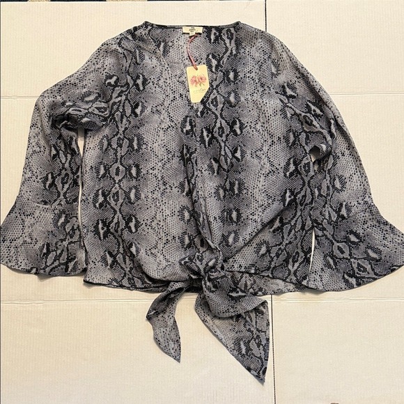 entro Tops - NWT entro Snakeskin Print Tie-Front Blouse with Bell‎ Sleeves. Light and flowy